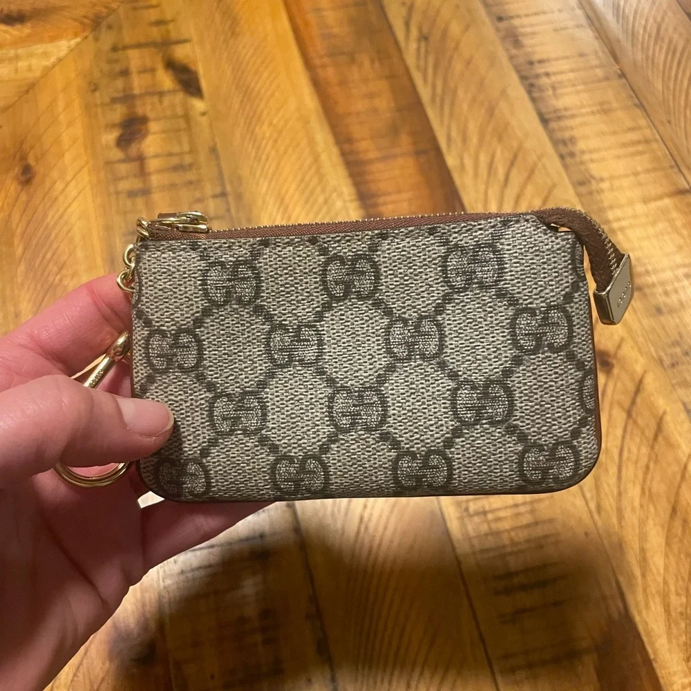 Autentic Gucci Beige and Brown Key Case - Picture 2 of 7